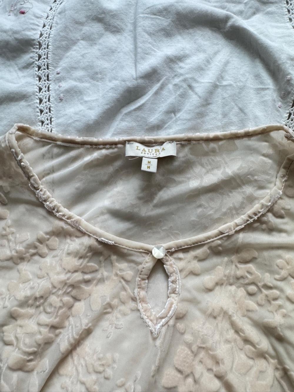 Light Cream Burnout Velvet Short-Sleeve Blouse with Keyhole - Picture 3 of 4